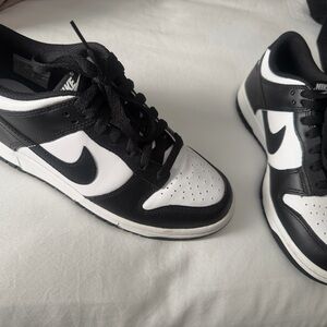 Nike Men's Classic Black and White Sneakers